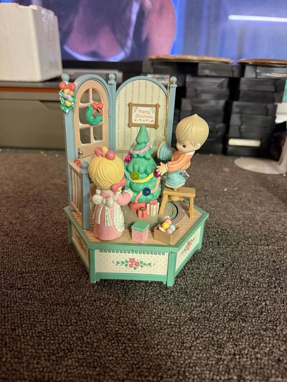 1992 Enesco Precious Moments Deck The Halls Musical Action Figurine